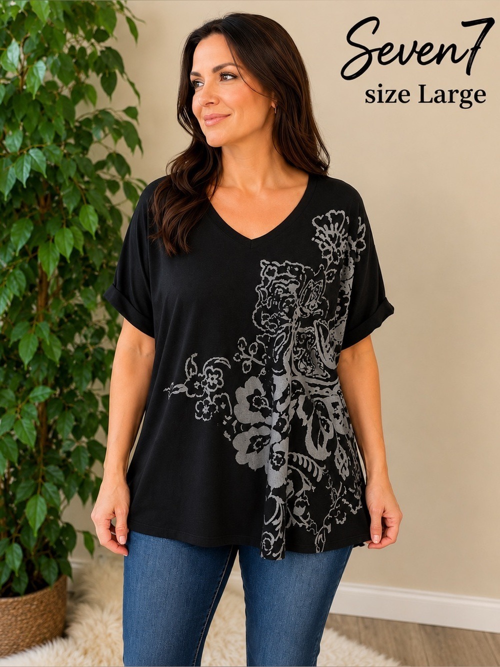 Seven7 Graphic Tee Size Large Black Floral Print Short Sleeve Top NWT